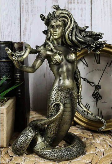 ギリシャ神話 魅惑の呪文を唱える、メデューサ 魔神の彫像