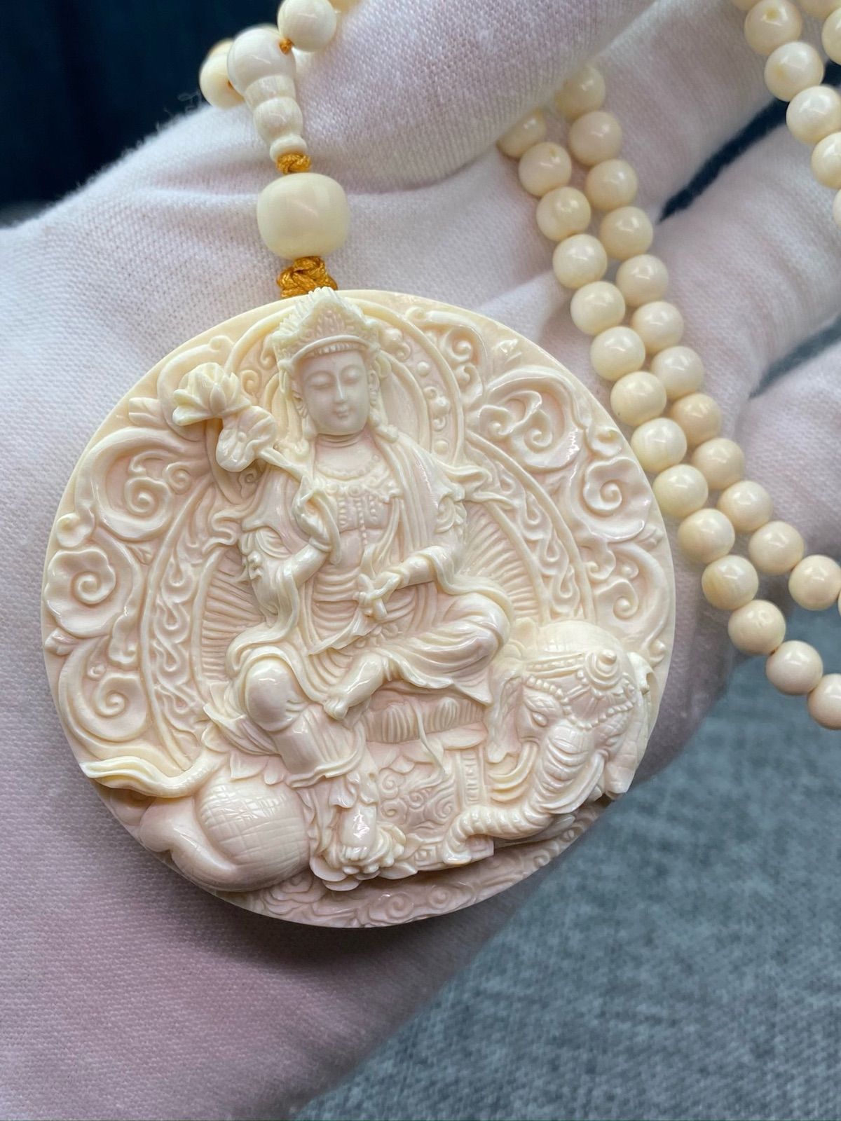 天然マンモス牙美しい手作り彫刻 1普賢菩萨 ネックレス