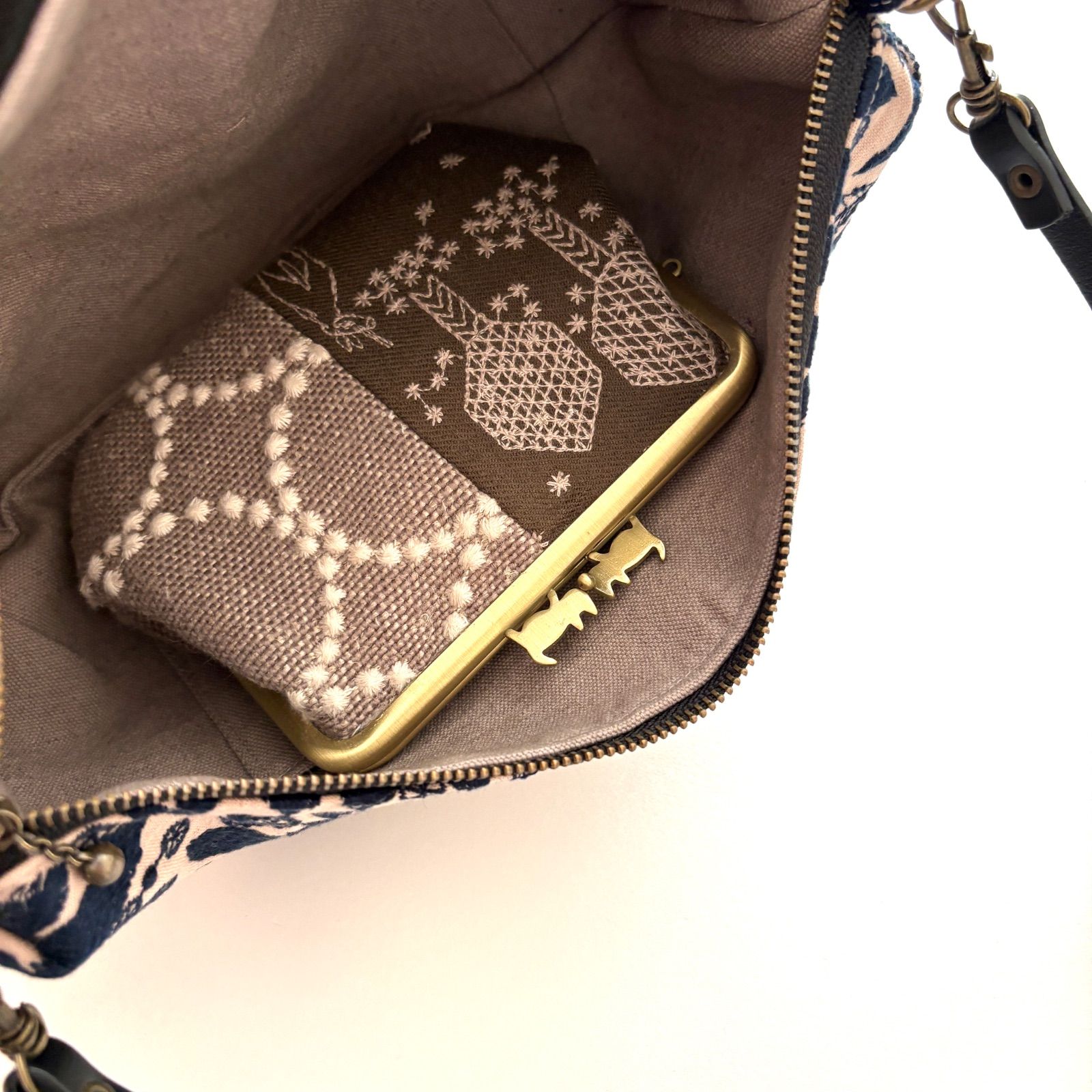 黒*こ様 コヤンイサムチョン バミちゃん スマホショルダー