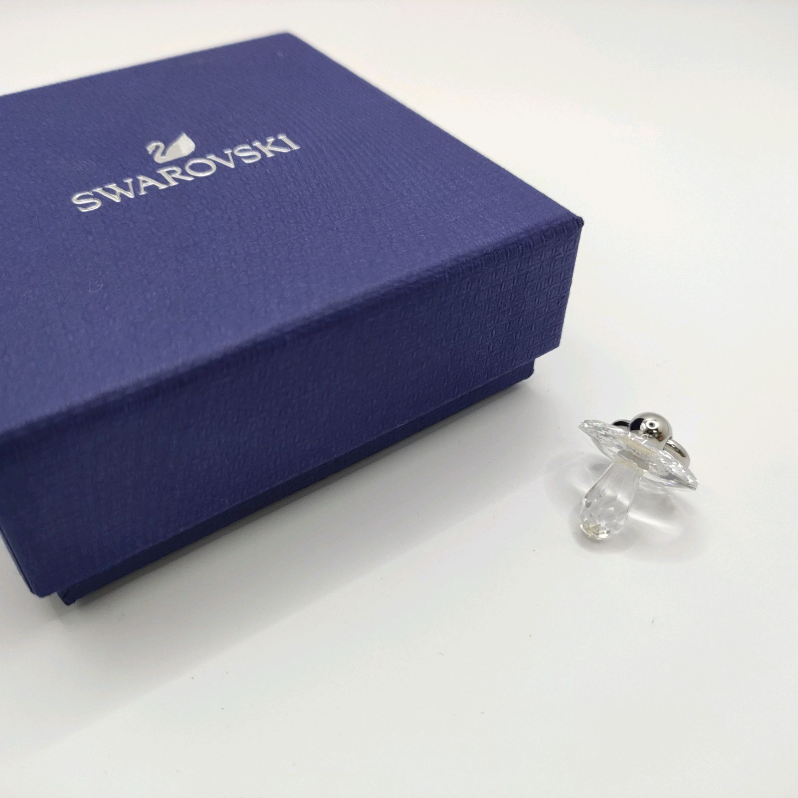 【廃盤希少】SWAROVSKI スワロフスキー クリスタル おしゃぶり 未使用品 SWAROVSKI クリスタル おしゃぶり（置き物） - メルカリ