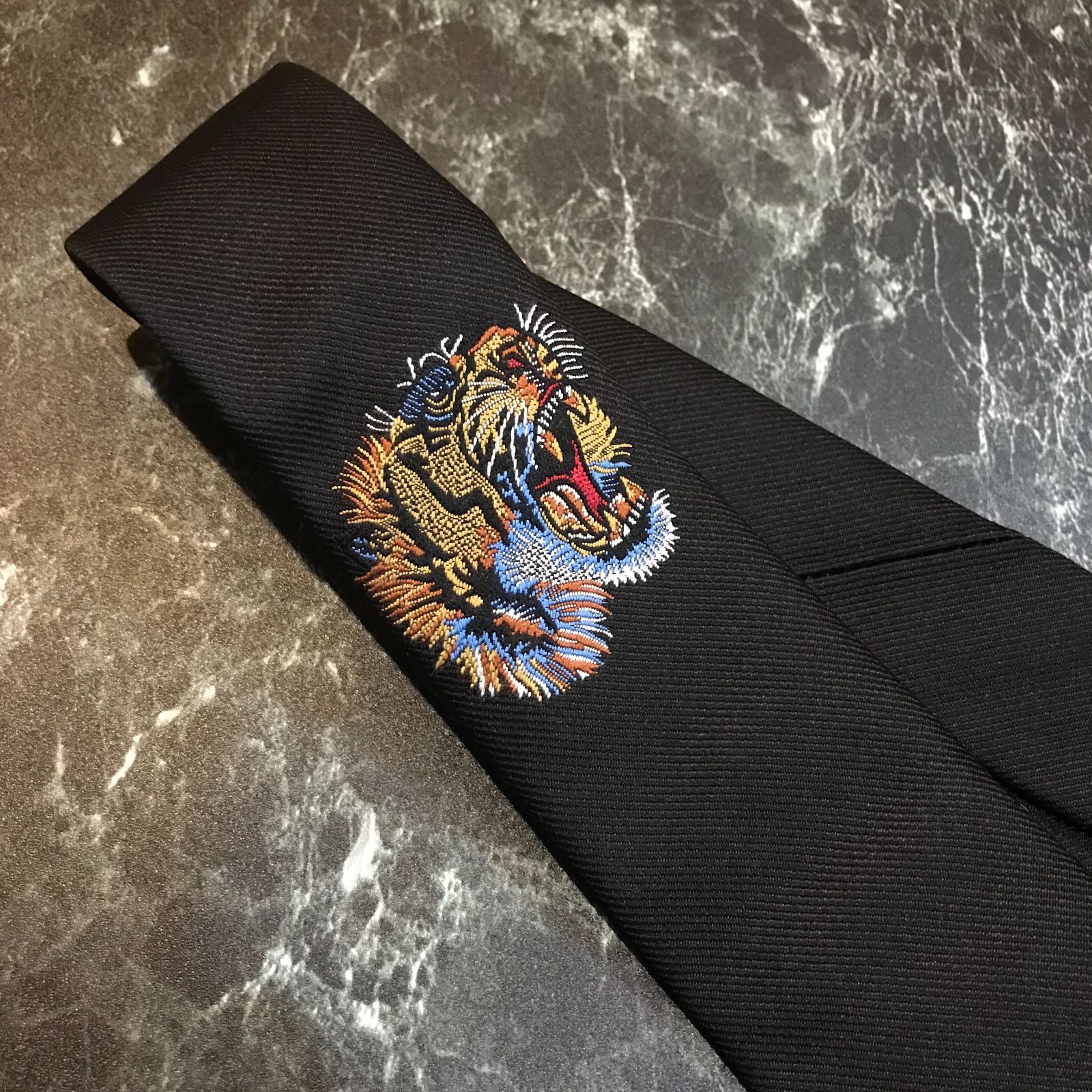 グッチ タイガー刺繍ネクタイ☆BTS着用 GUCCI シルク製 日本完売 