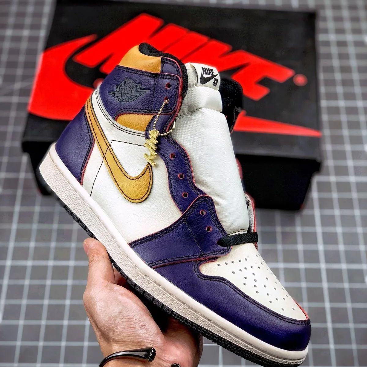 ナイキ  Nike x Jordan Air Jordan 1 Retro High OG Court Purple バスケットボールシューズ