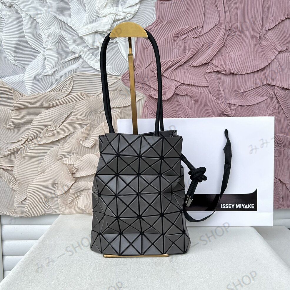 イッセイミヤケ BAO BAO ISSEY MIYAKE ショルダーバッグ 巾着袋 グレー 