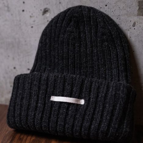 大得価格安【新品未使用】kinema ニット帽　ブラック 帽子