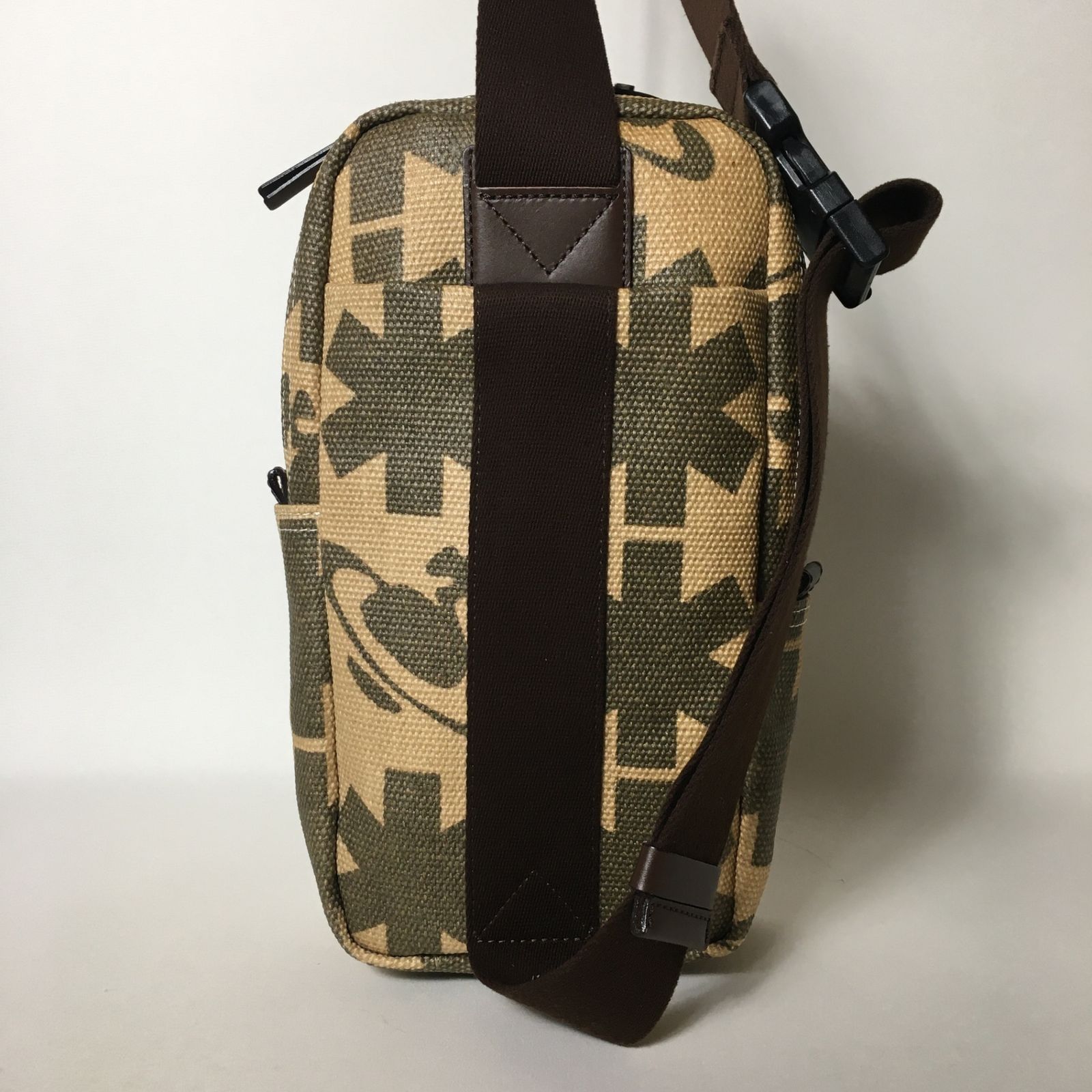 2507-162｜極美品｜ヴィヴィアンウエストウッド ボディバッグ
