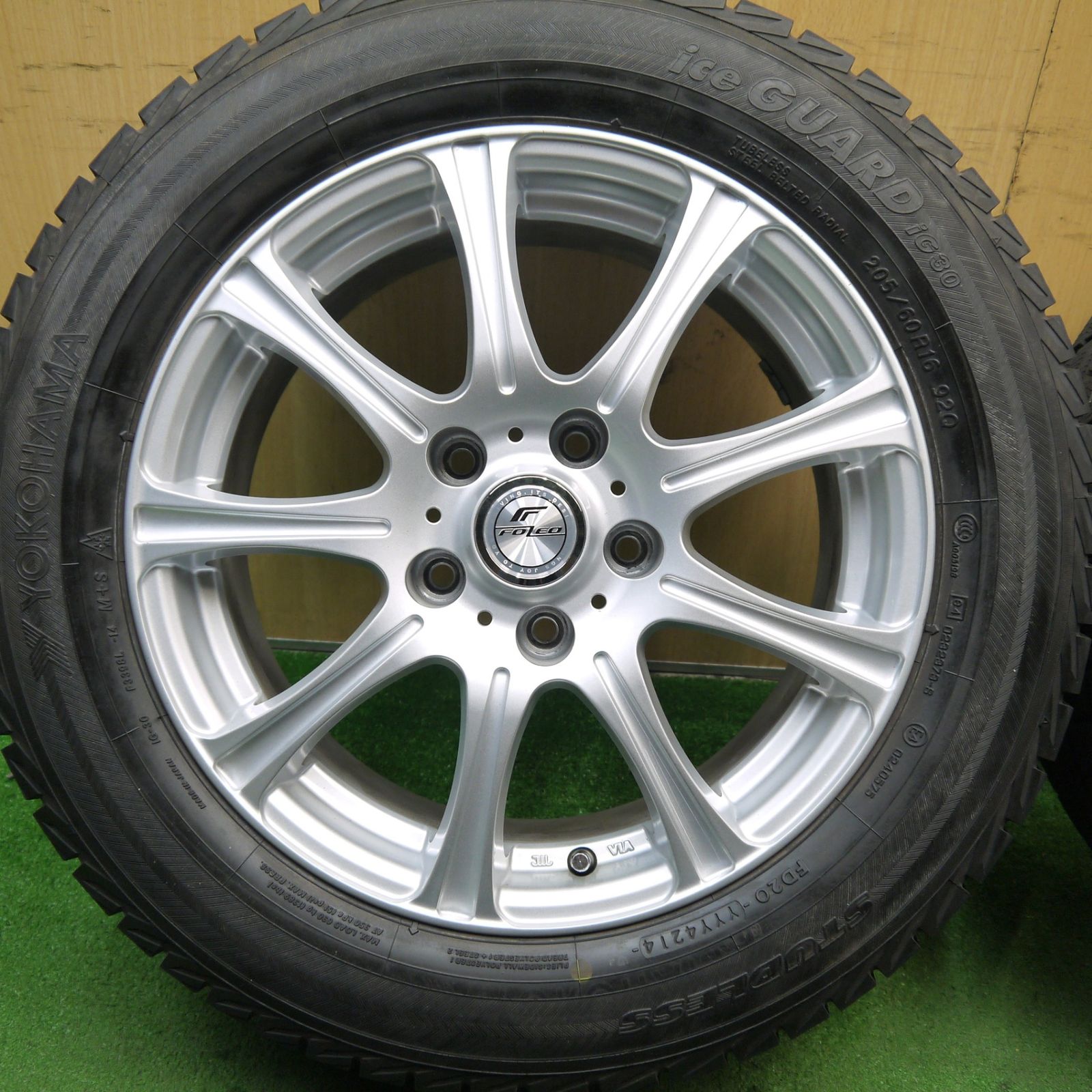 バリ溝！キレイ！9.5分☆スタッドレス 205/60R16 ヨコハマ アイス 