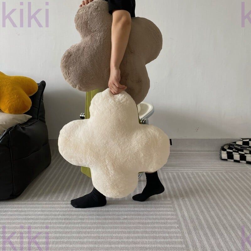 新品未使用クッション ふかふか 四つ葉 クローバー型 猫型 おしゃれ かわいい インテリア 50x50 ソファ ベッド ラッキー 抱き枕 ホワイト