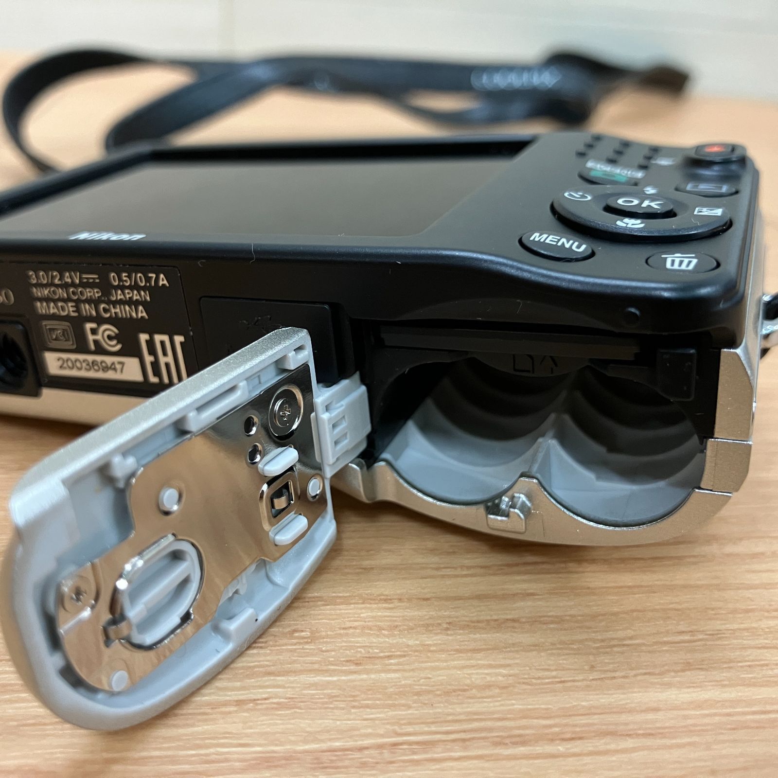 ニコン Nikon COOLPIX L30 コンパクトデジタルカメラ 単三電池式