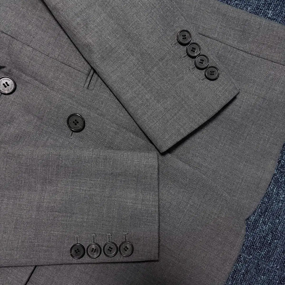 ダンスト エッセンシャルズ ダブルボタン ウール ブレーザー