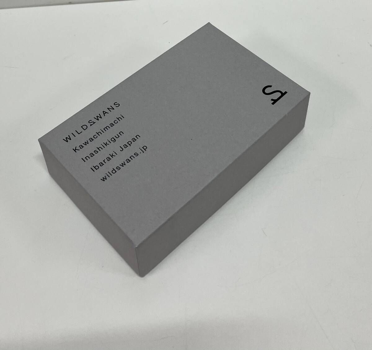 ダークブラウン