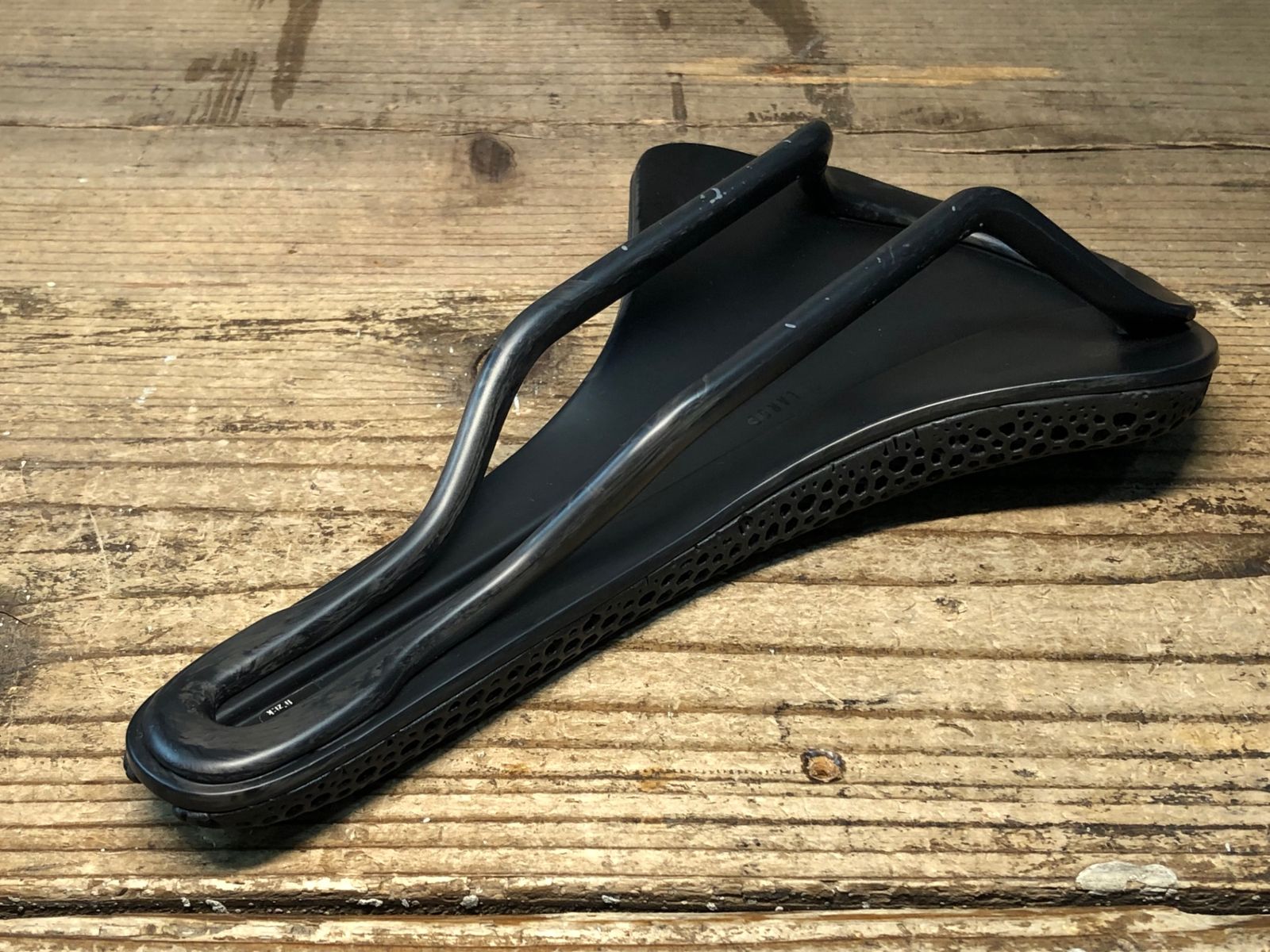 JN708 フィジーク fizik VERSUS EVO ANTARES 00 ADAPTIVE サドル LARGE 146mm カーボンレール