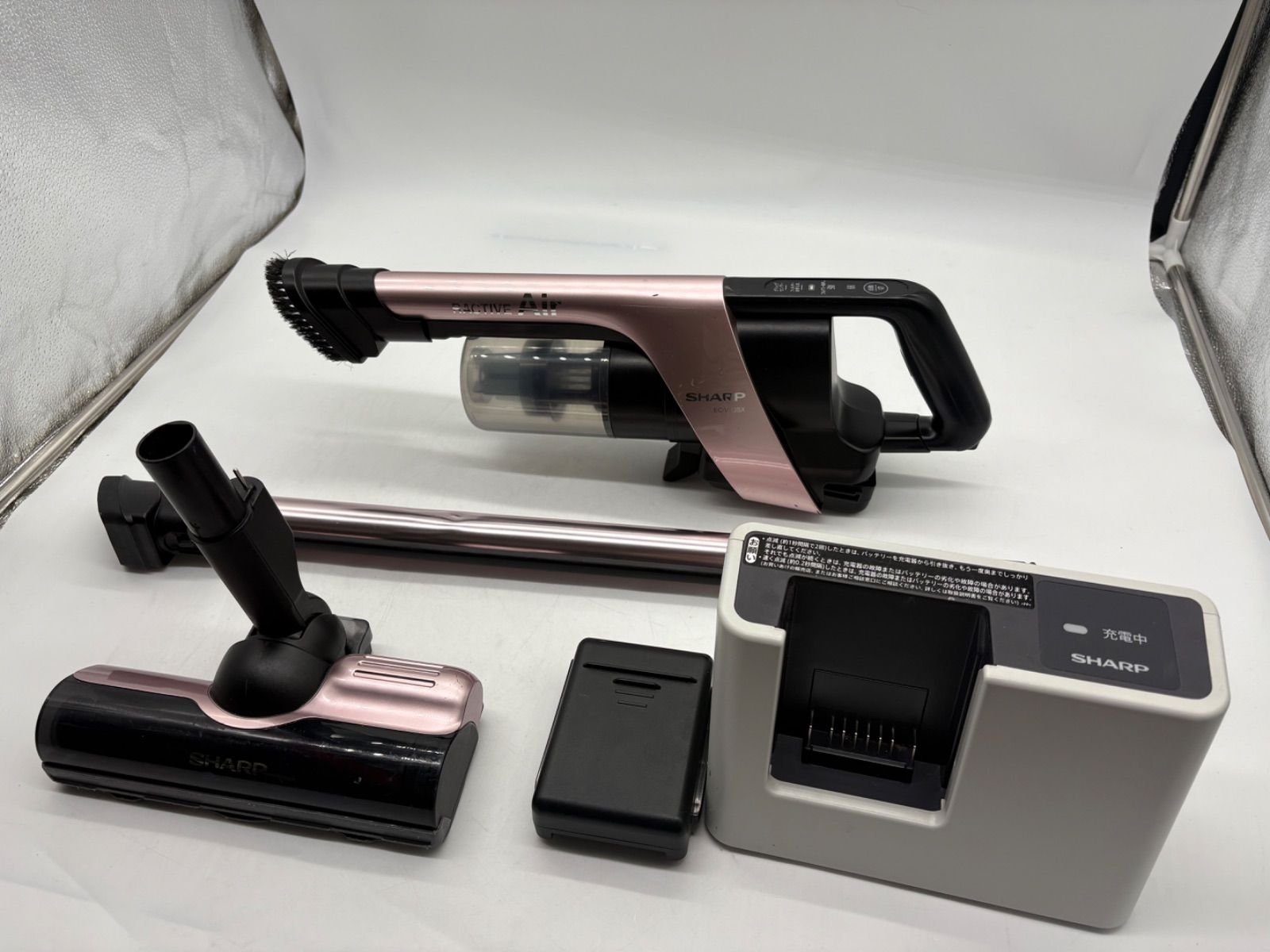 NO2371 シャープ SHARP 掃除機 コードレス スティッククリーナー ラクティブエア 最軽量タイプ 1.3kg バッテリー2個付 ピンクゴールド EC-VR3SX-N