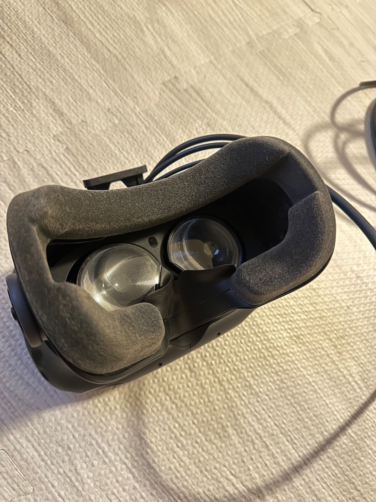 HTC VIVE フルセット Deluxe Audio Strap付き VRヘッドセット コントローラー2台 ベースステーション2台