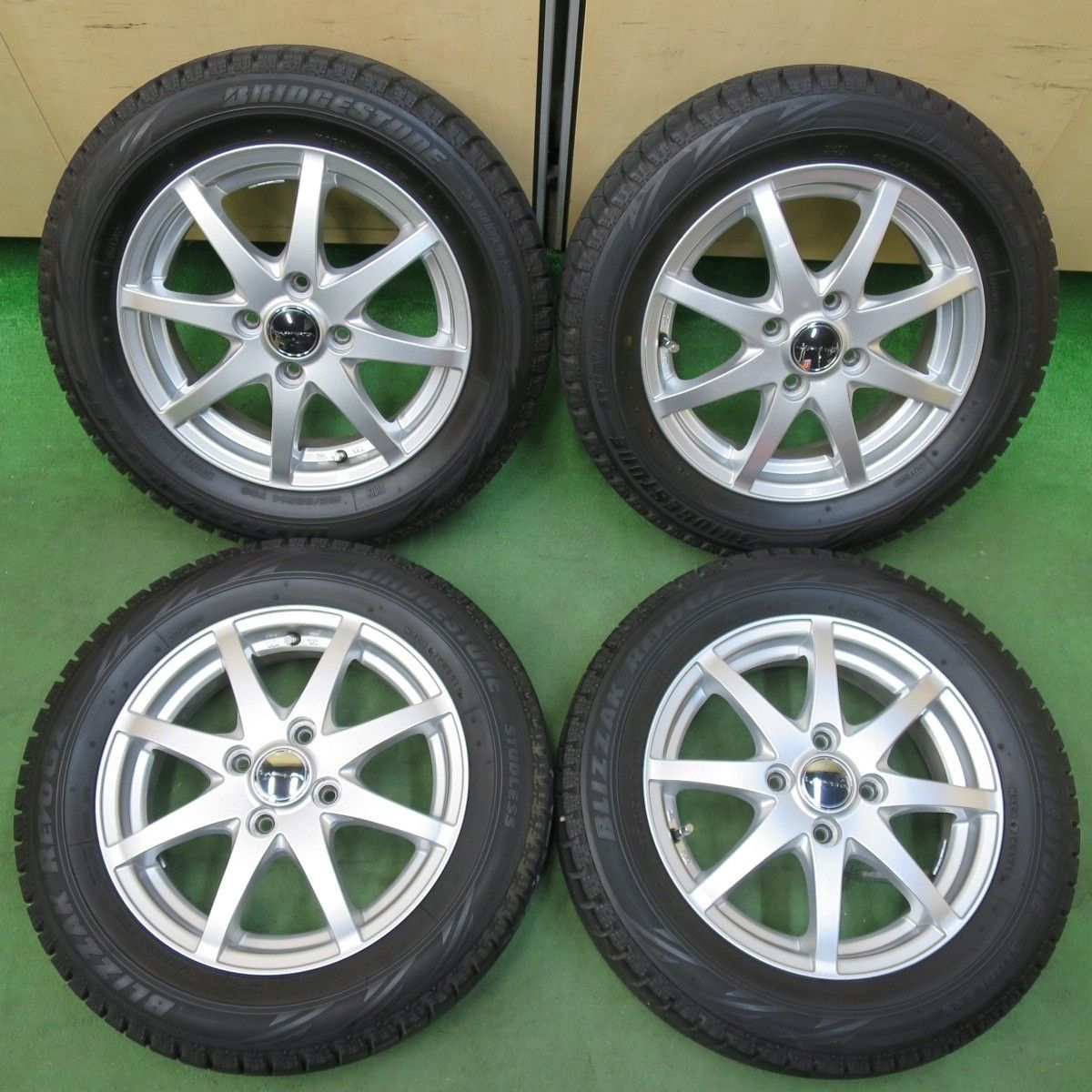 バリ溝！キレイ！8.5分☆スタッドレス 165/65R14 ブリヂストン 