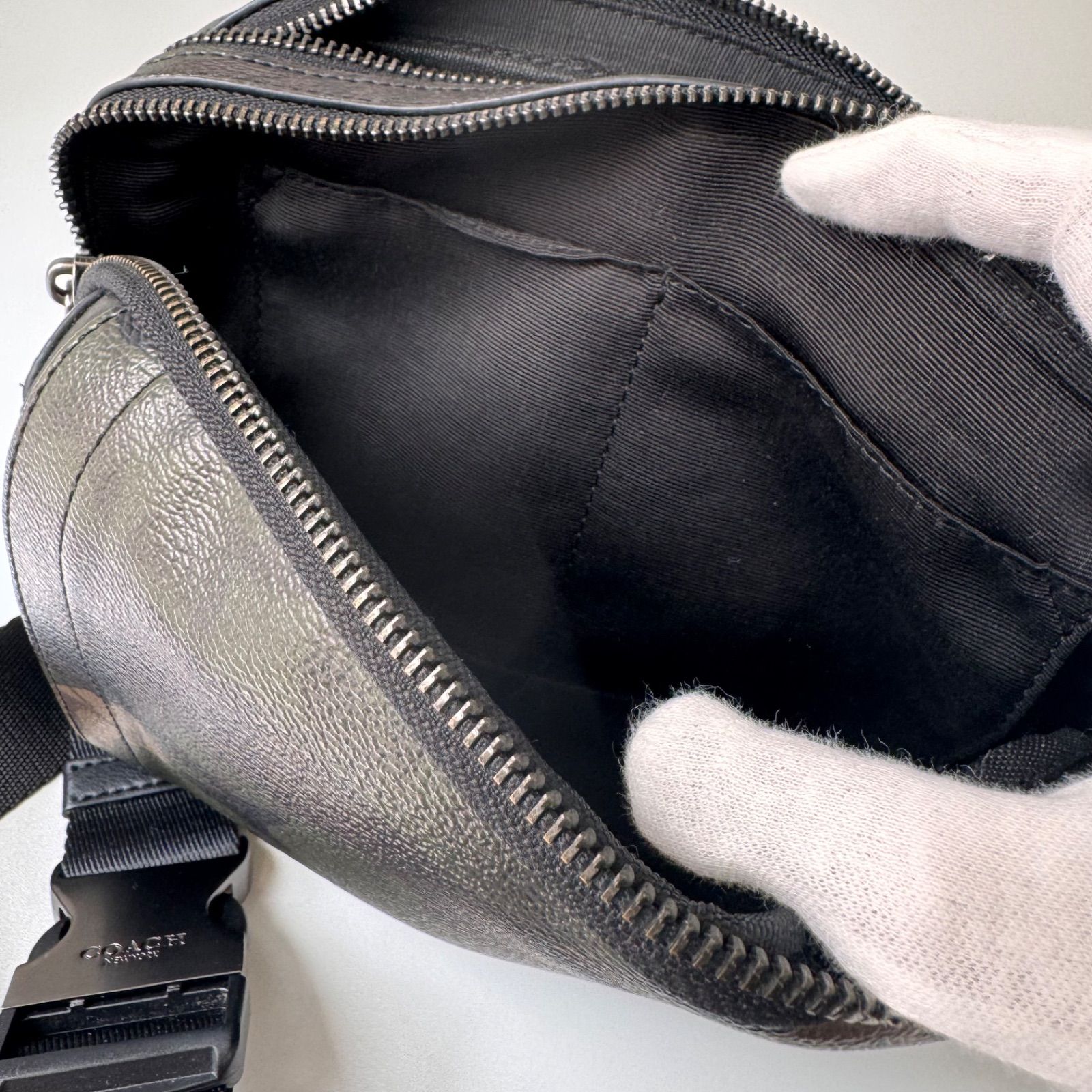 【希少・美品】　COACHコーチ　カモフラ　ウエストバッグ　ボディバッグ　保存袋 希少 カモフラ柄 コーチ COACH ボディバッグ 斜め掛けの2WAY仕様