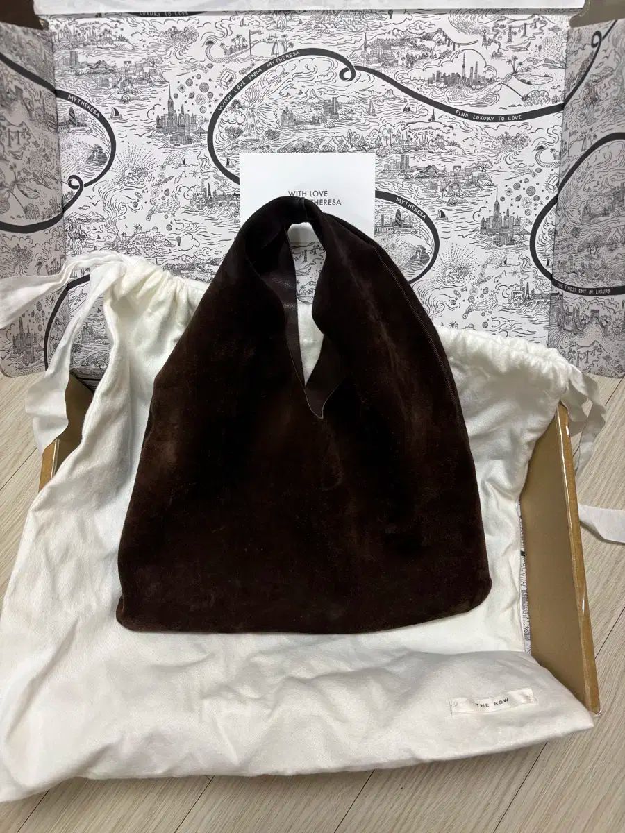 Dior マザーズデイ 母の日 ノベルティ 刺繍 ポーチ ギフトボックス