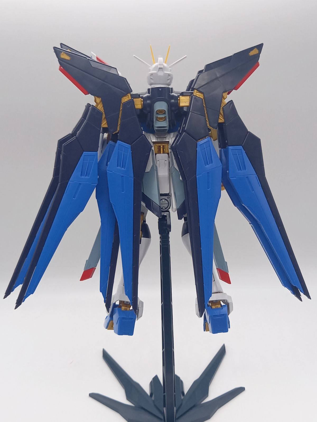 ガンプラ完成品MGEXストライクフリーダムガンダム外箱あり LED発光