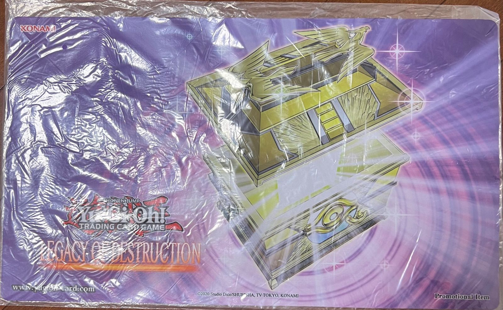 遊戯王　光の黄金櫃　公式プレイマット　海外限定 遊戯王】海外版 光の黄金櫃 プレイマット - メルカリ