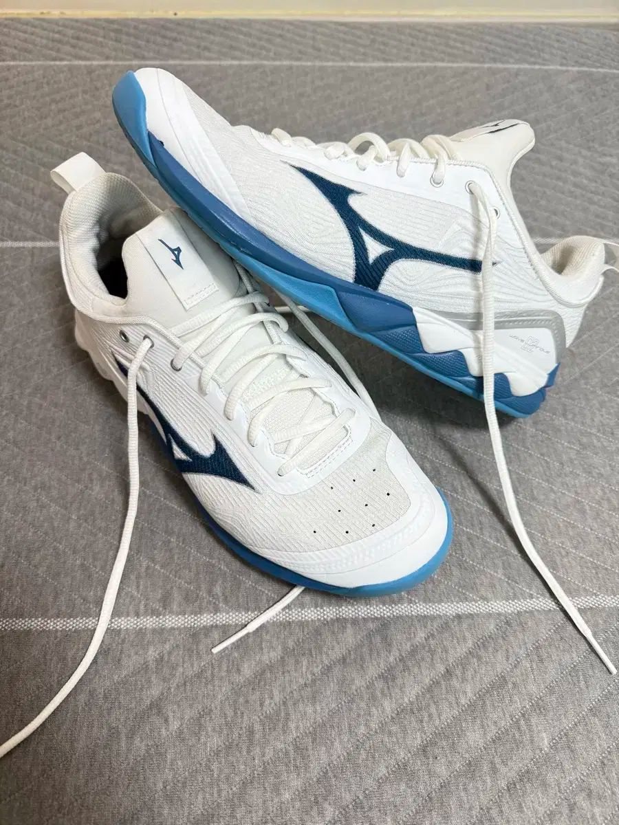 Mizuno ミズノ 波 ルミナス 2 ホワイト-ネイビー バドミントン 華
