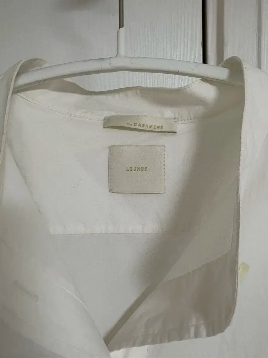 the CASHMERE ロング丈シャツ