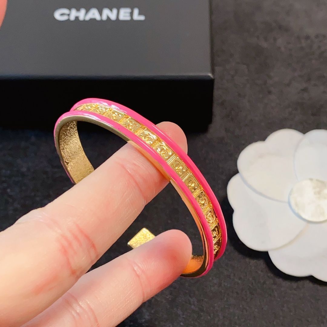 ♡CHANEL♡♪♪新作♪♪カラフルなバングル♡ カラフルな星が奏でる個性の輝き☆【CHANEL】バングル