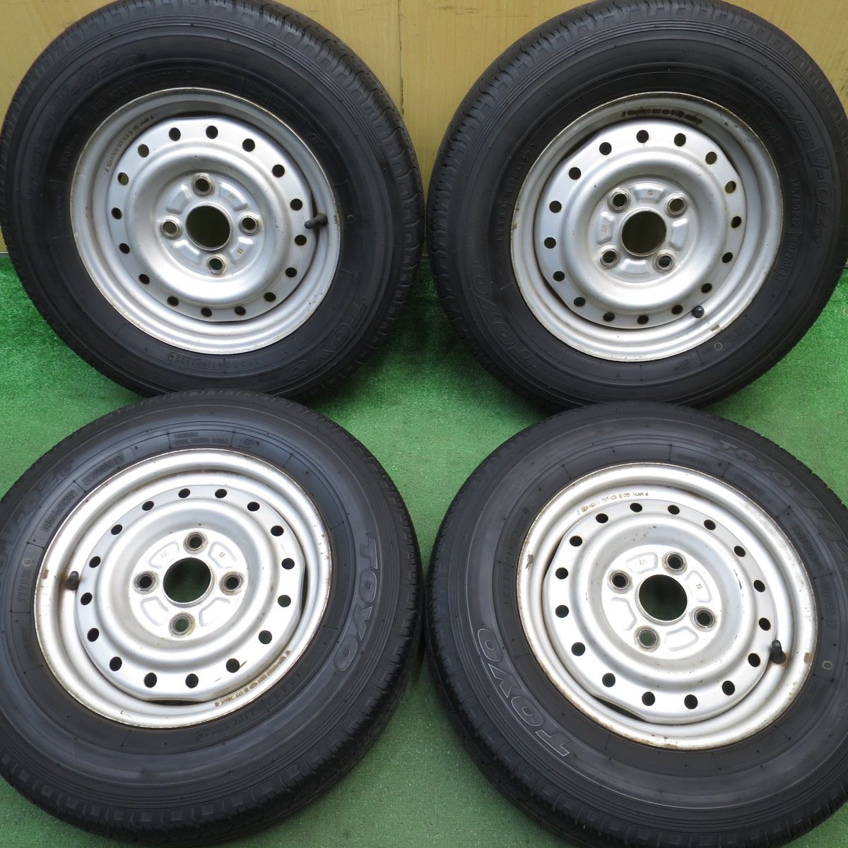 4本価格！22年☆145/80R12 80/78N トーヨー V-02e スチール 12