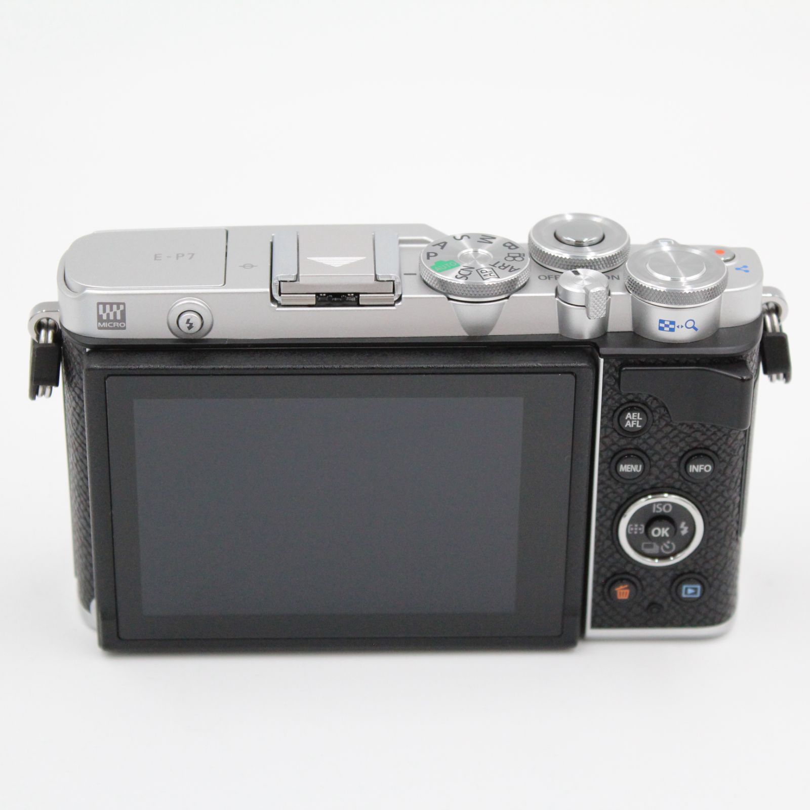 ショット数1799回。★新品級★ OLYMPUS オリンパス PEN E-P7 ボディ シルバー