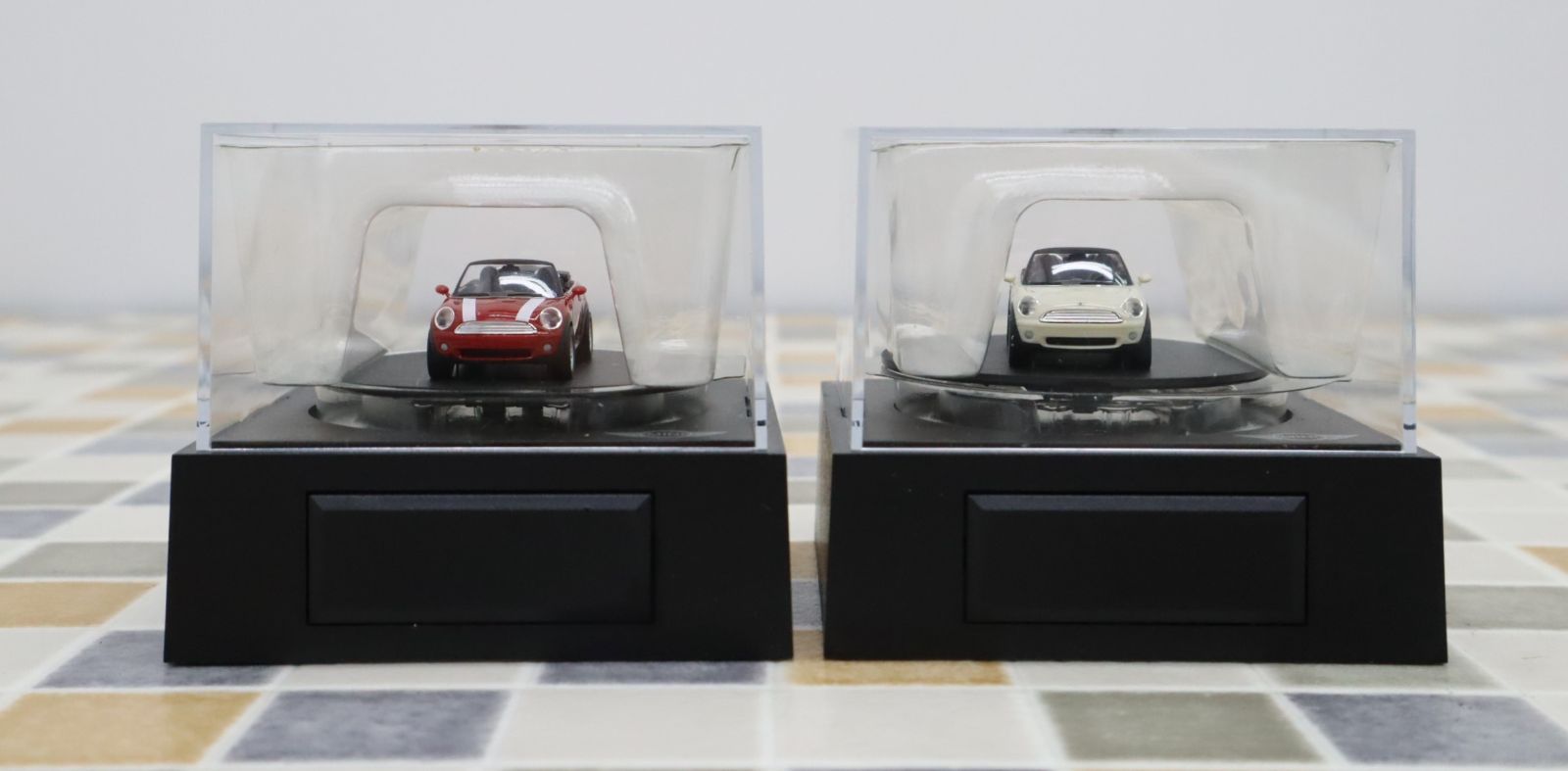 ∵ 2台 セット｜ミニクーパーコンバーチブル　withミニ ロータリーディスプレイケース｜BMW MINI ミニ ｜ミニカー コレクション ■N4254