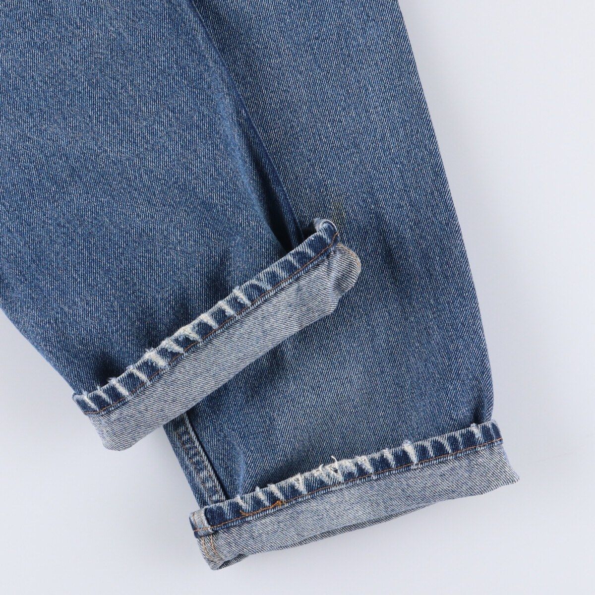 テーパードデニムパンツ