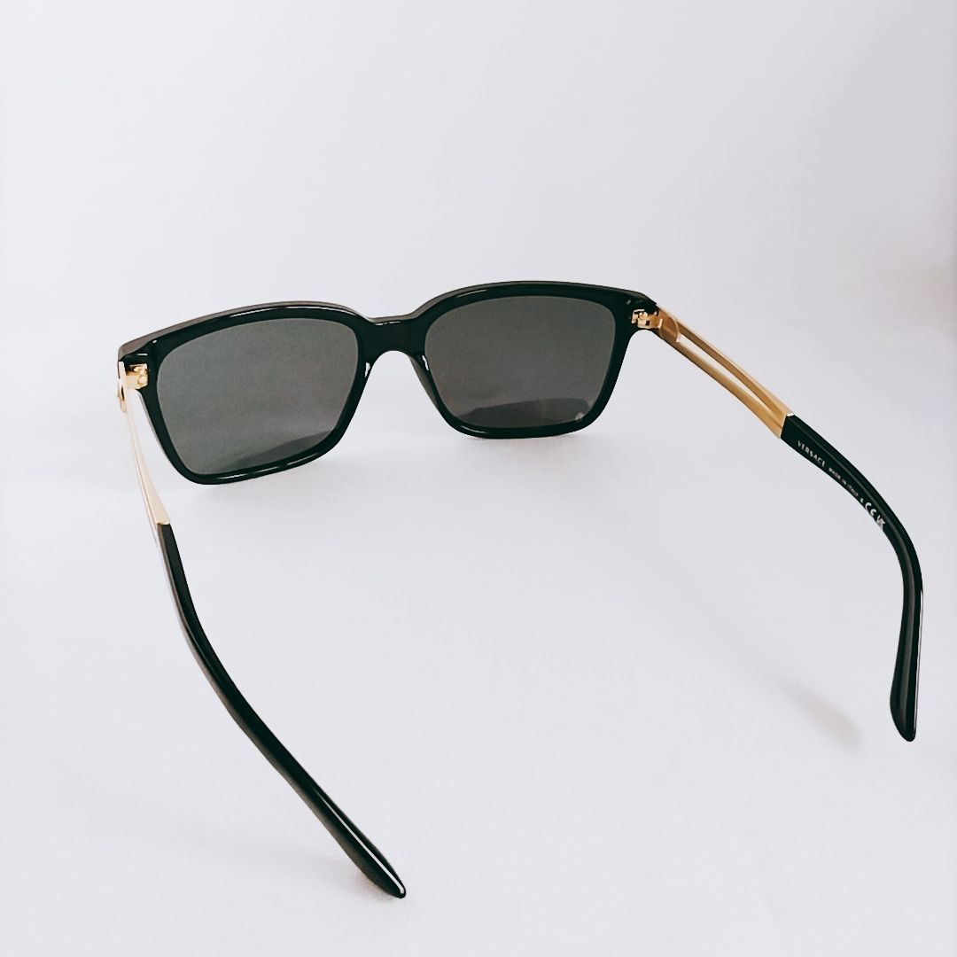 VERSACE Vヴァニタススクエアサングラス ブラック 新品未使用】VERSACE ブラック Vヴァニタス スクエア サングラス