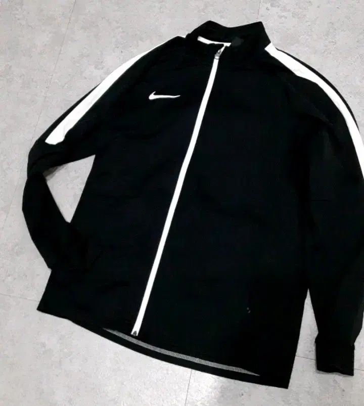 一緒にやれば 良い 110 パフォーマンス シティ かんじな Nike Dri-Fit ジップアップ - ディスカバリーショートスリーブトップ