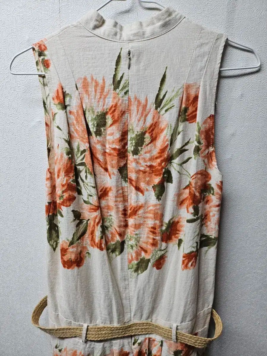 新品未使用 JENNE オープンカラーサテンワンピース フォーマルドレス 黒 JENNE オープンカラーサテンワンピース フォーマルドレス 黒 オープン