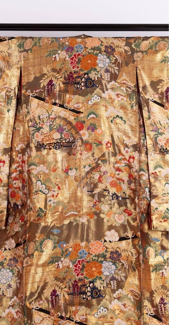 50%OFF! 125,000円→62,500円】花嫁色打掛け 金色/白刺繍 御所車 