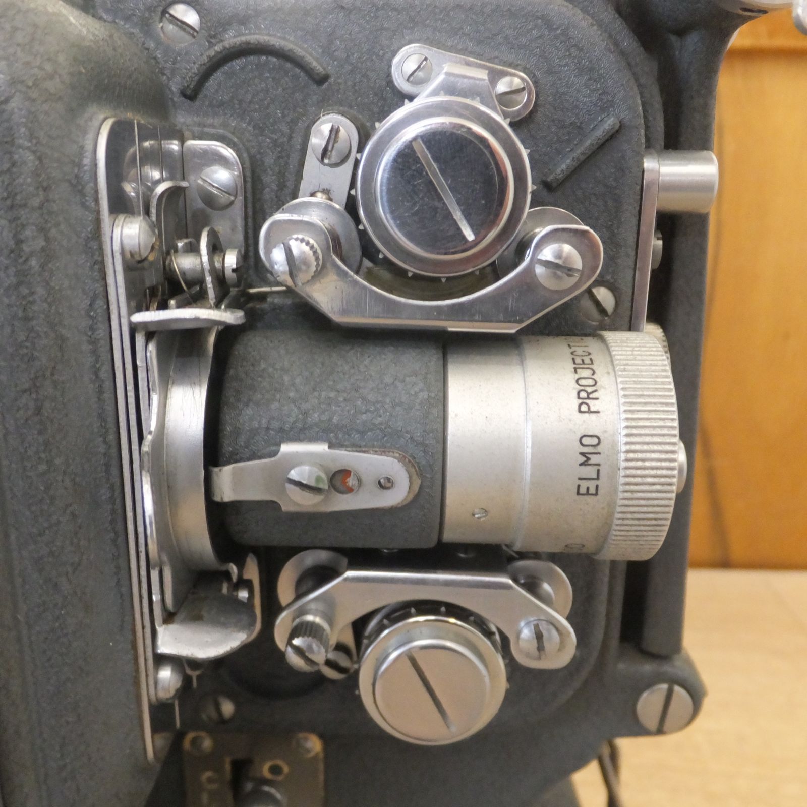 送料無料] 現状品☆エルモ ELMO 8mm 映写機 プロジェクター E-80 AC90