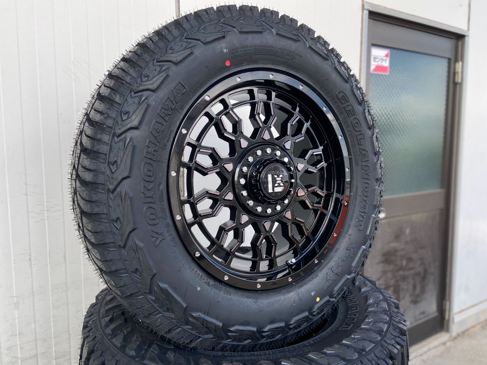 大ヒット商品 ランドクルーザー300系 18インチ LEXXEL PreDator タイヤホイールセット 4本セット 1台分 265/60R18  ヨコハマ ジオランダー X-AT オフロード仕様お勧め♪ - メルカリ