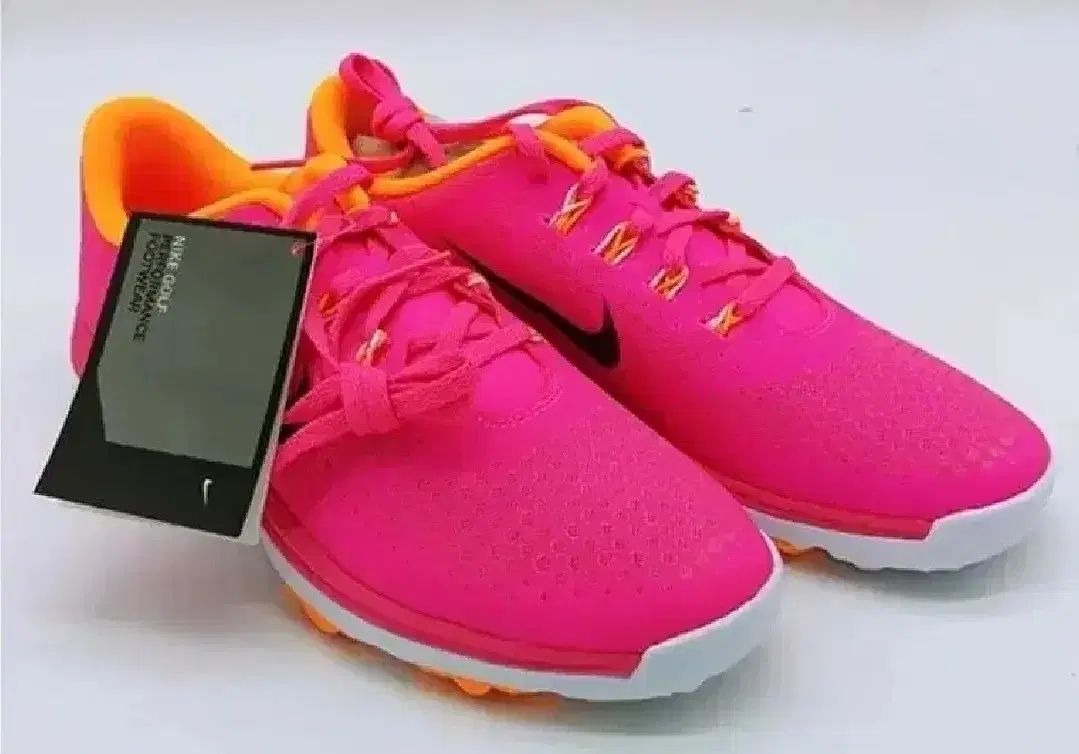 新品未使用 NIKEナイキ スパイクレスレディースゴルフシューズ 楽天市場】NIKE ナイキ スパイクレス ゴルフシューズ WMNS ROSHE