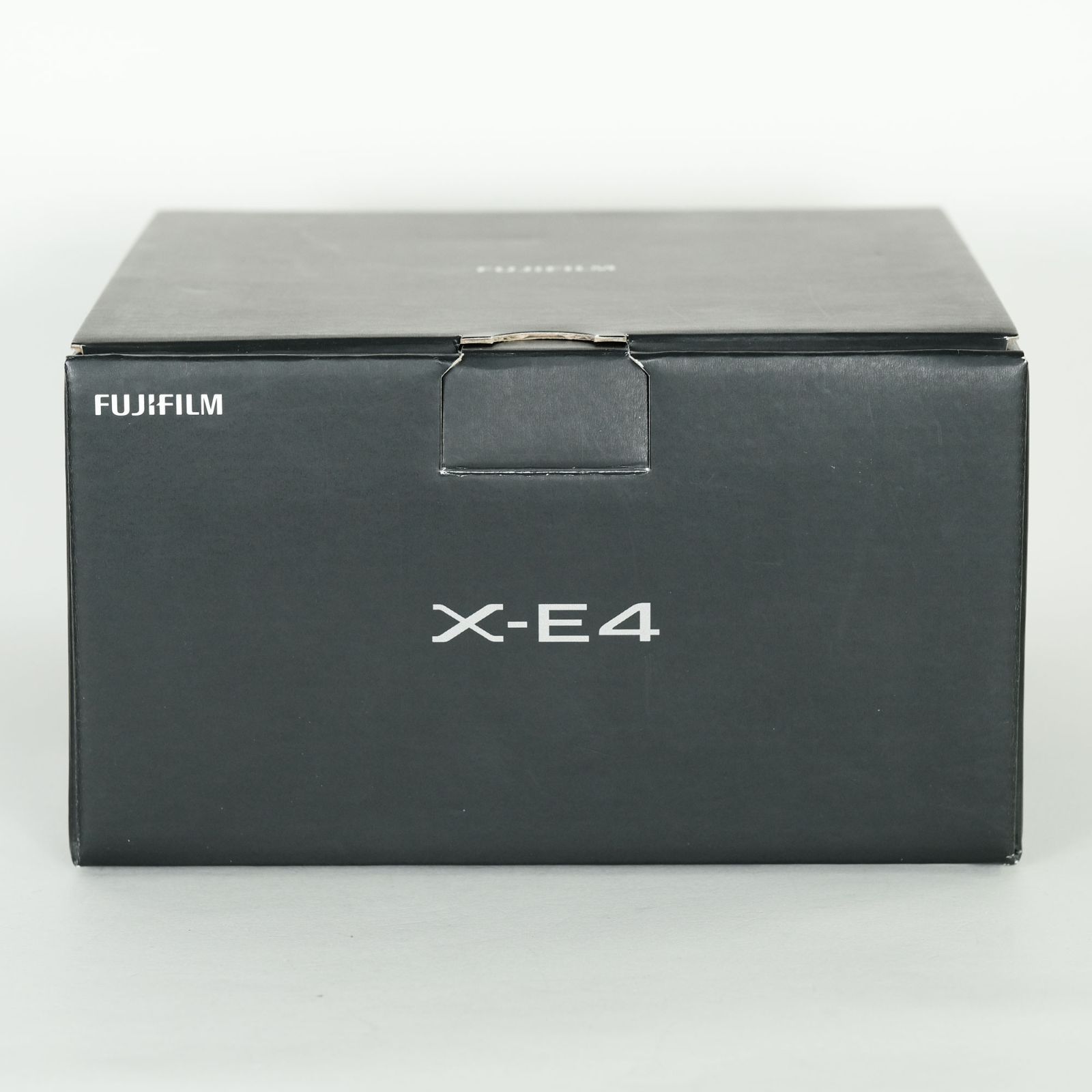 美品FUJIFILM X-E4 【シャッター800回未満】サムレスト付き 美品FUJIFILM X-E4 【シャッター800回未満】サムレスト付き