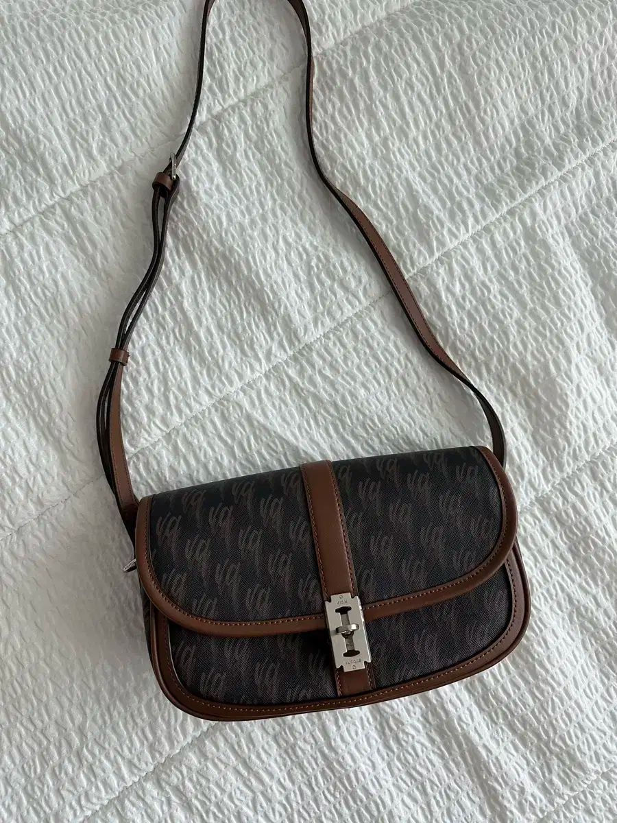 vunque ブンク トゥーツィー ワイド サドルバッグ