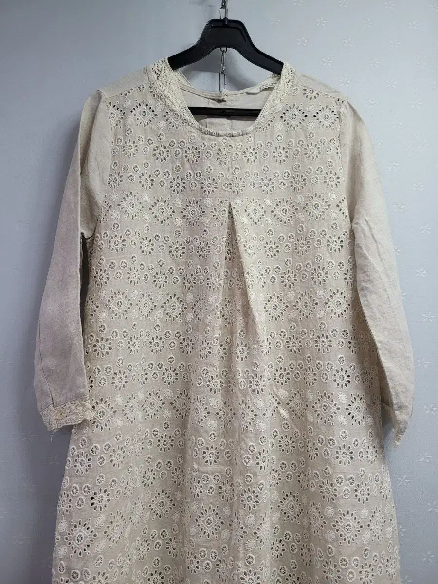 【アウトレット】 66 2 2 つのストレージ エンブロイダリー パンチング ロング ワンピース