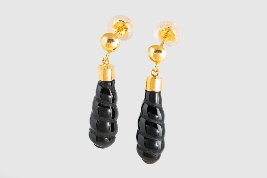 K18 ブラックカルセドニー スイングピアス 品番p21-120