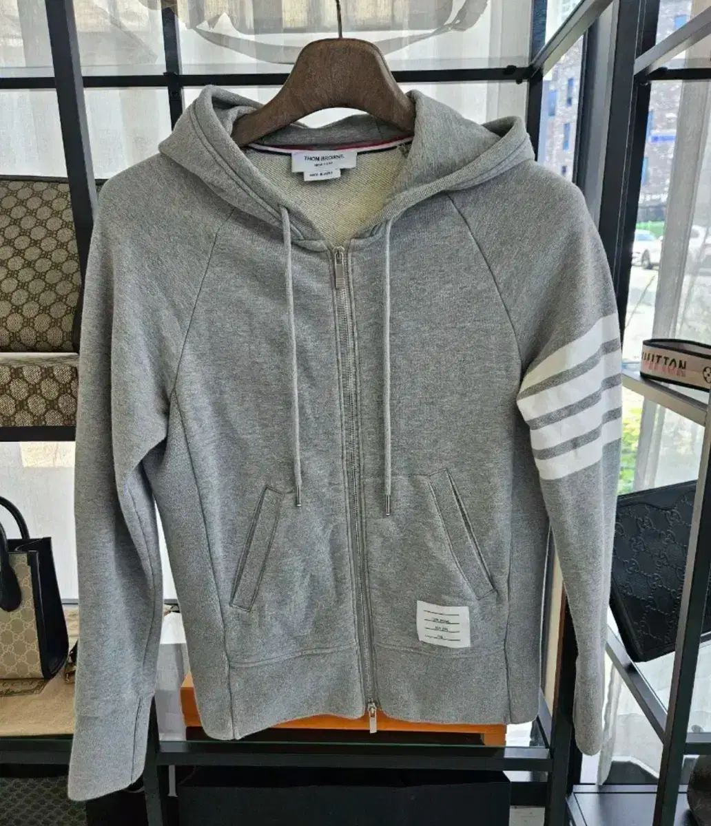 Thom Browne トム ブラウン グレー 斜めボーダー アームバンド ジップアップパーカー フード付き 1 サイズ