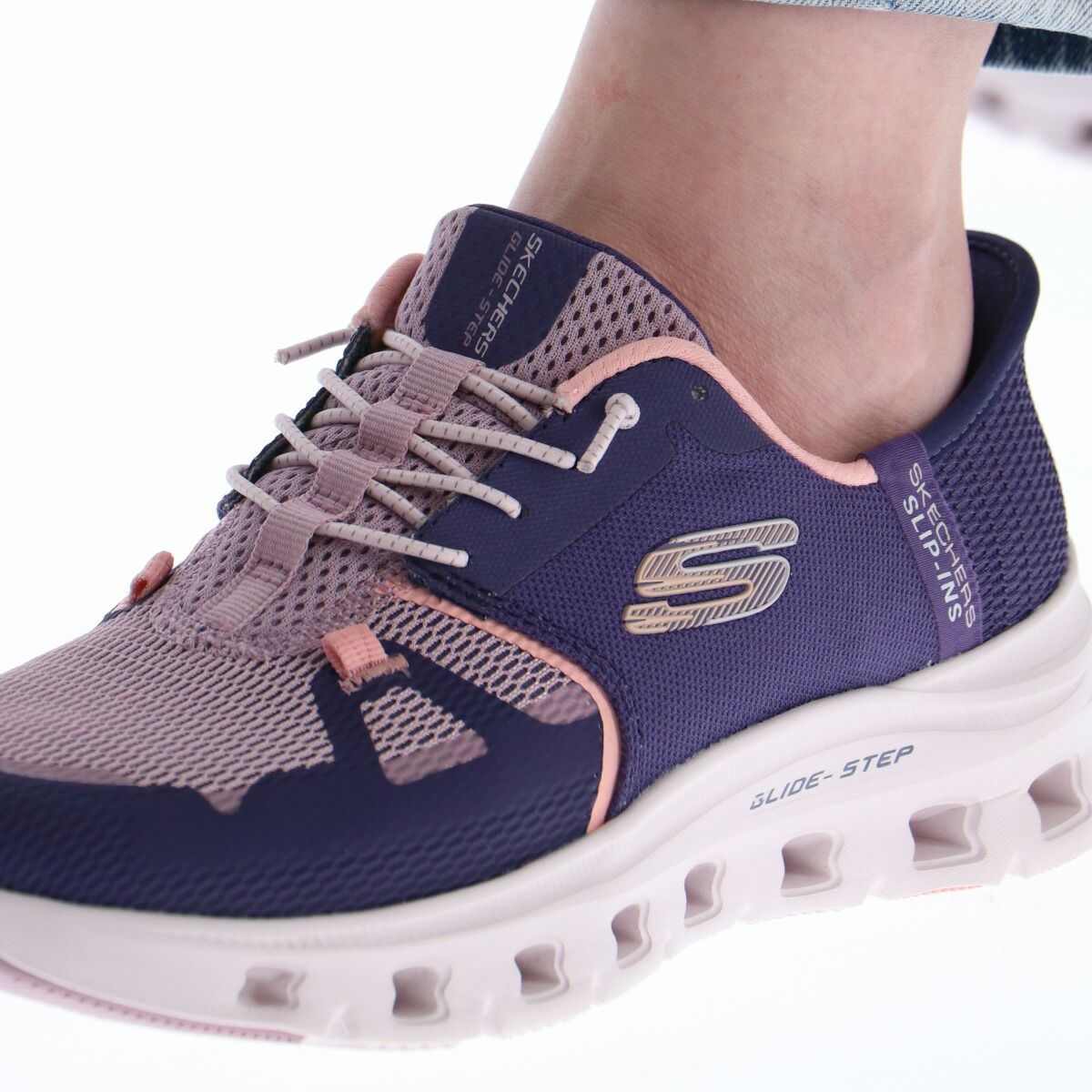 スポーツシューズ