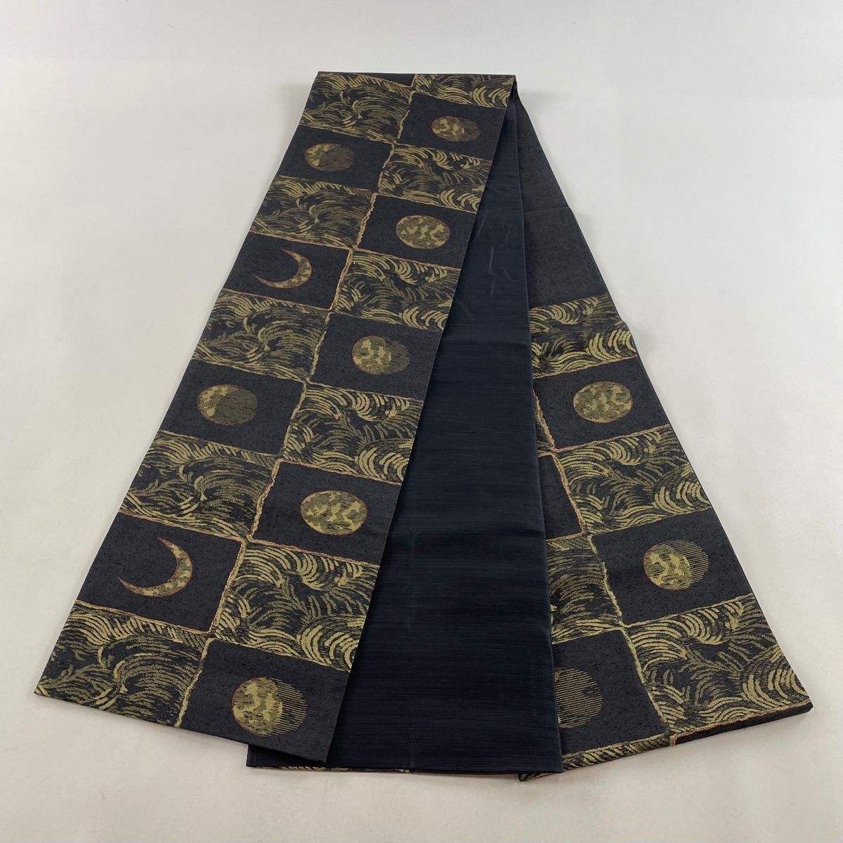 【日本製】 黒 箔 金糸 波 月 名品 美品 袋帯 六通 メルカリ - 【中古】 正絹 着物・浴衣