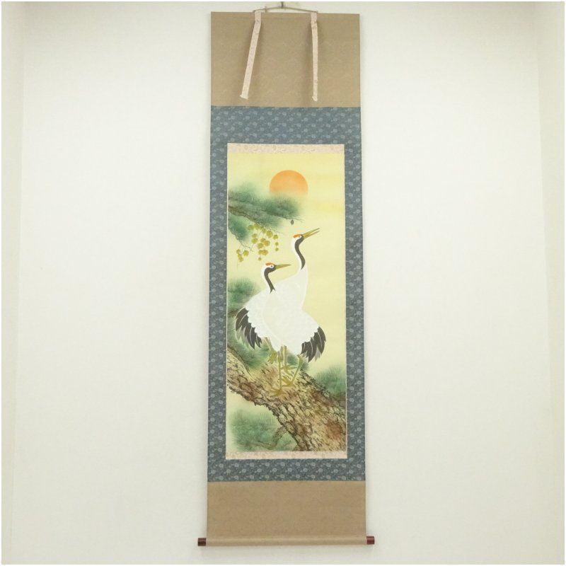 掛け軸 靖二 松上双鶴 絹本 希少 軸装 茶道具 掛軸 美品 です。 道信筆 松上双鶴 肉筆絹本掛軸（共箱） 掛け軸 床の間 書