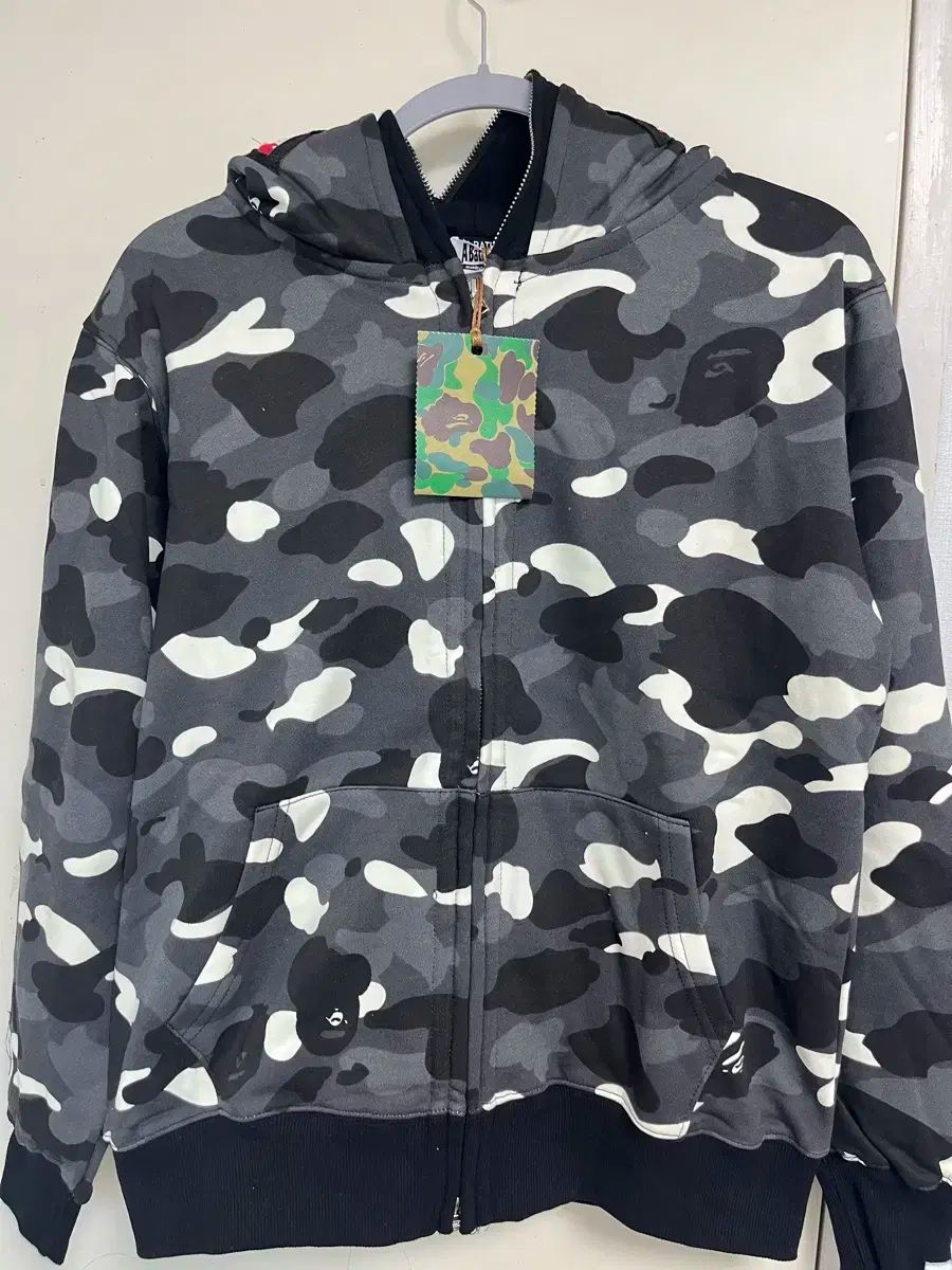 BAPE 迷彩柄 ジップアップパーカー Lサイズ BAPE 迷彩柄 ジップアップパーカー Lサイズ A BATHING APE(ア