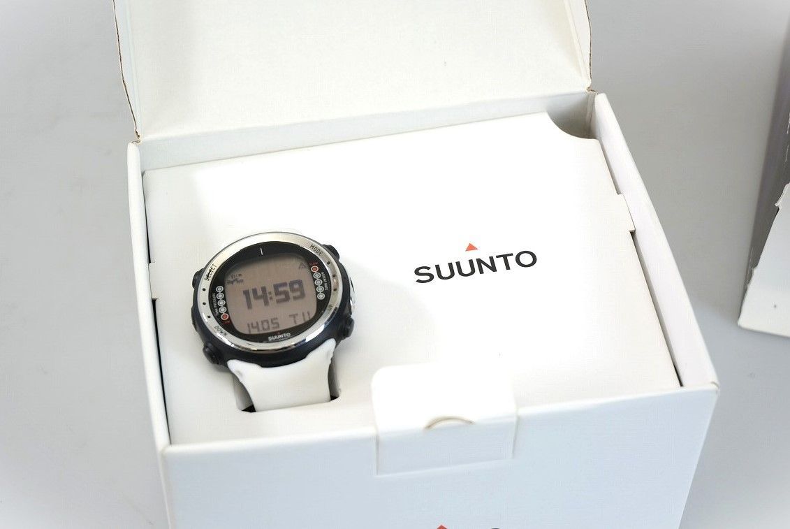 SUUNTO スント D4i ダイブコンピューター［DC-240221YY］