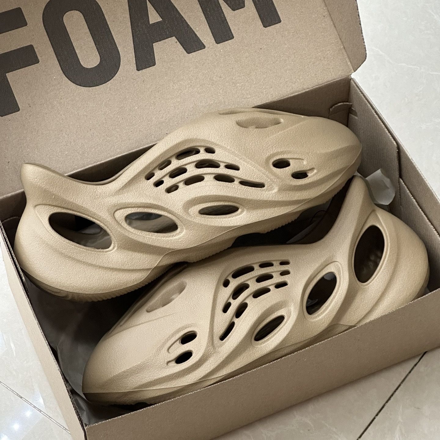 ADIDAS YEEZY FOAM RUNNER OCHRE GW3354 - メルカリ