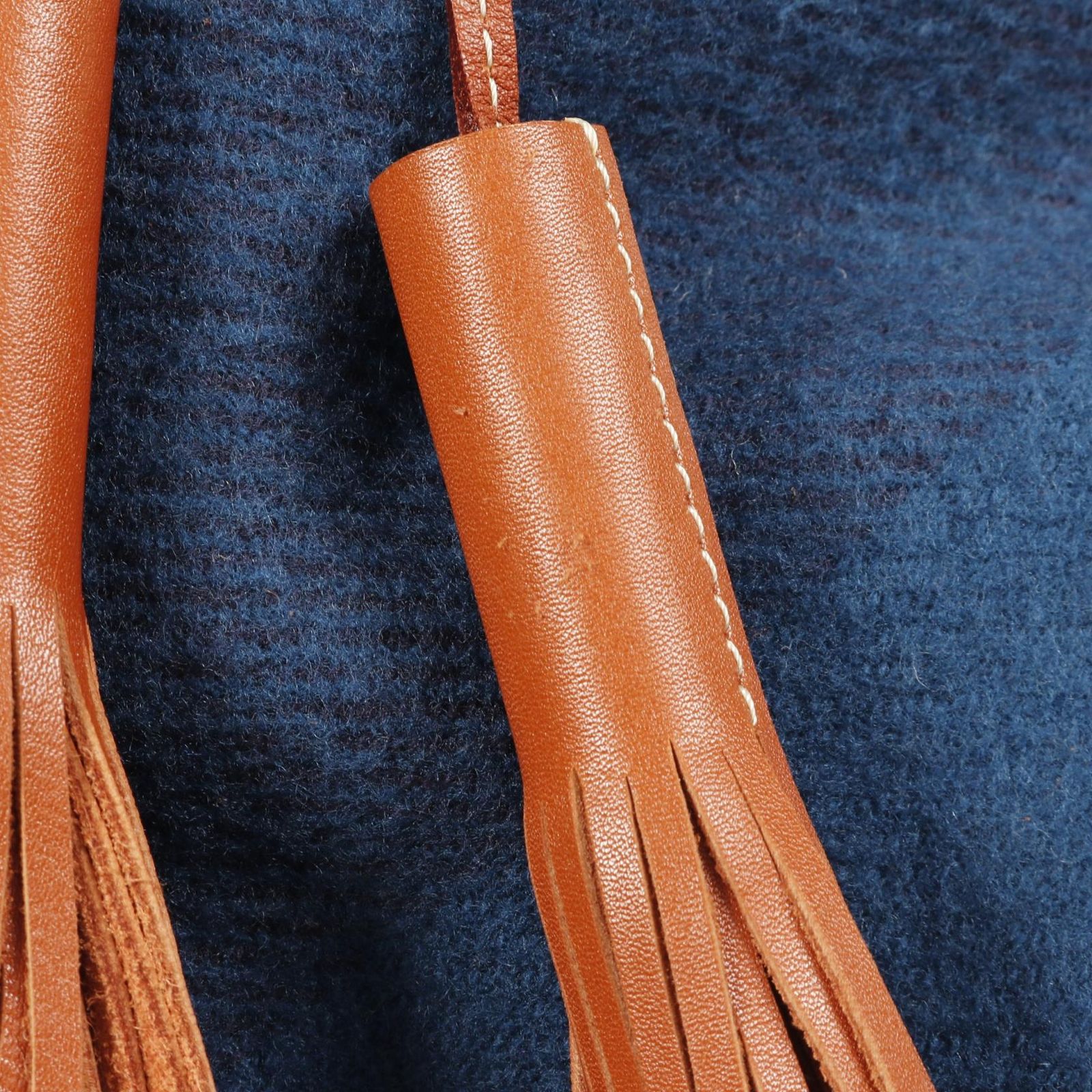 HERMES エルメス ロカバール タッセル付き カシミヤ ウール ポンチョ HERMES エルメス ロカバール タッセル付き カシミヤ ウール ポンチョ