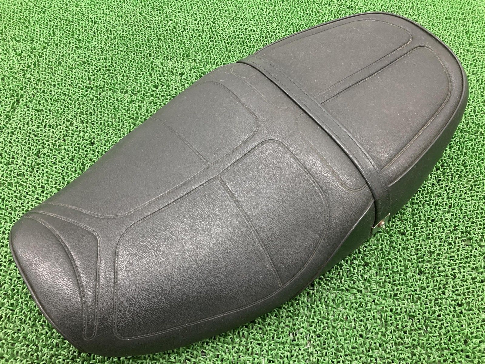 ゼファー1100 シート 1667 カワサキ 純正 バイク 部品 ZR1100A ZEPHEYR 