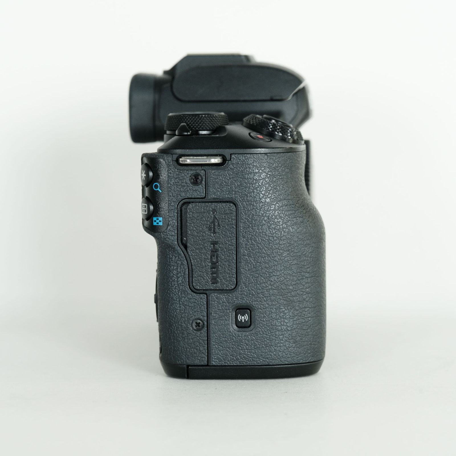 美品 Canon EOS Kiss M2 ミラーレス EFマウントアダプタ付 美品 Canon EOS Kiss M2 ミラーレス EFマウントアダプタ付